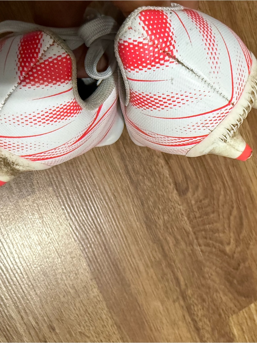 Puma cleats in Bright Pink and white - Picture 5 of 11